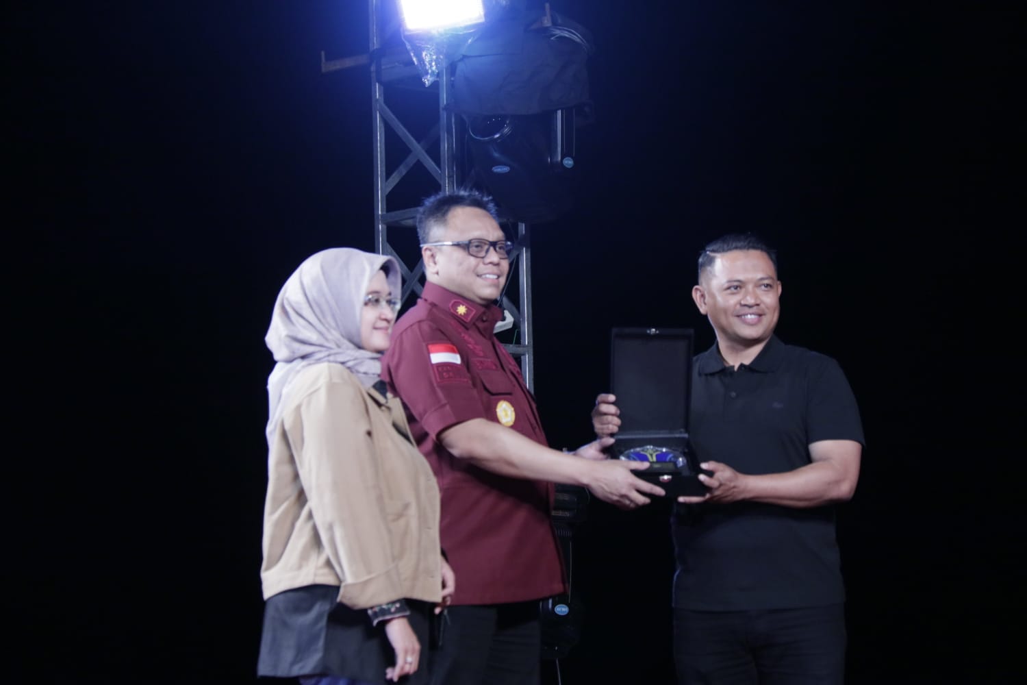 Kepala Kantor Imigrasi Banggai Terima Penghargaan "The Most Active Reader" pada Aplikasi ePerpus Perpustakaan Direktorat Jenderal Imigrasi