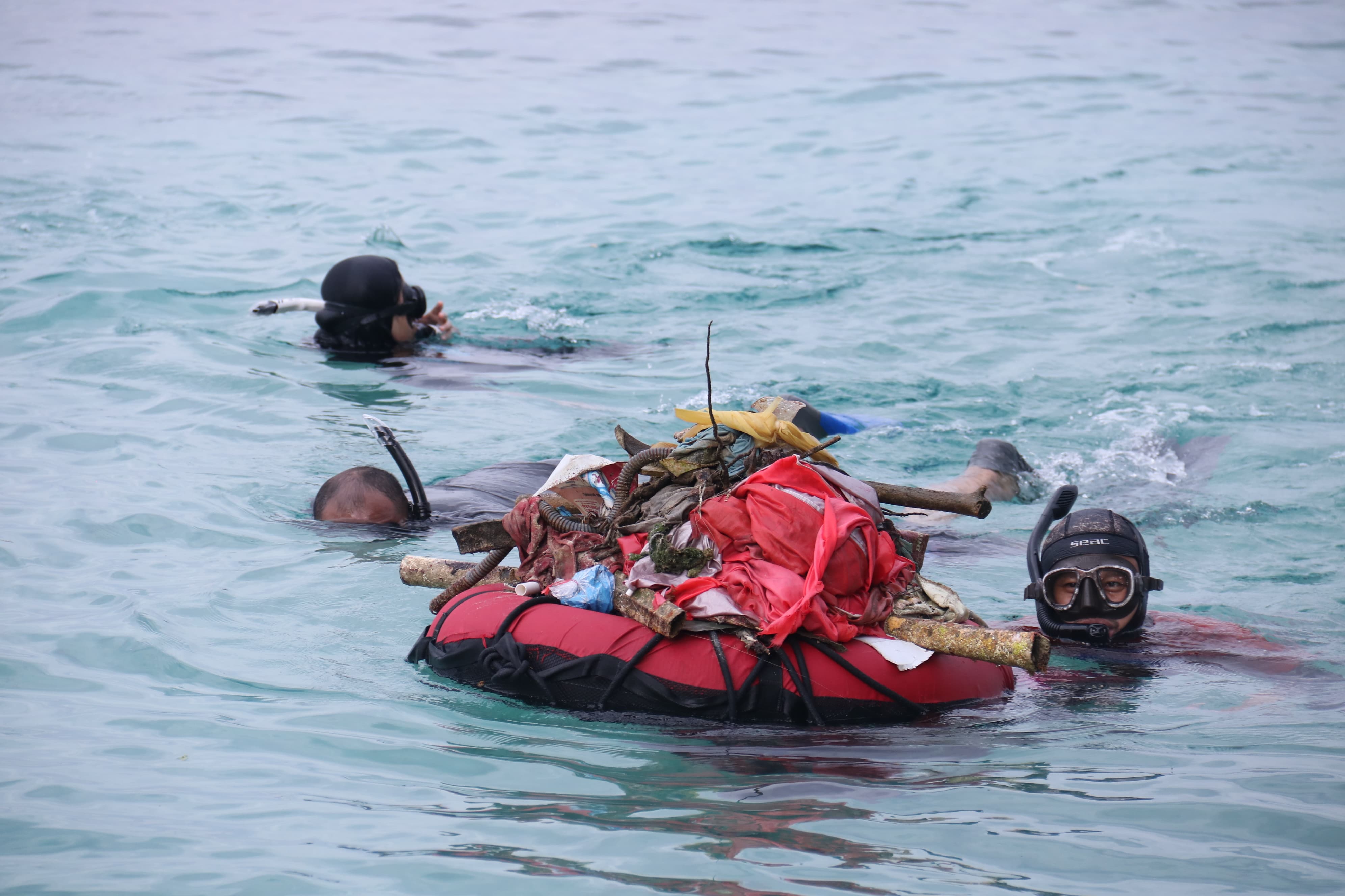 Gerakan Bersih Pantai dan Laut Imigrasi Banggai: Aksi Nyata untuk Masa Depan Bumi